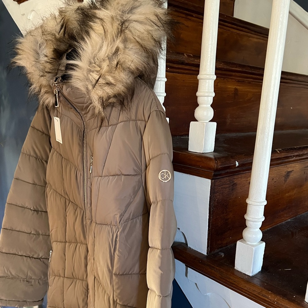 Calvin Klein Puffer Coat with faux fur trimmed hood - Size XL - New. Ta… - Picture 5 of 16